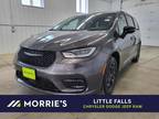 2023 Chrysler Pacifica Hybrid Gray, 31 miles