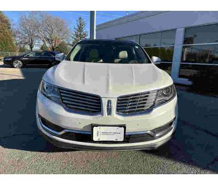 2018UsedLincolnUsedMKXUsedFWD is a Silver, White 2018 Lincoln MKX Car for Sale in Mason City IA