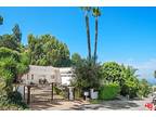 3345 Woodcliff Rd - Houses in Los Angeles, CA