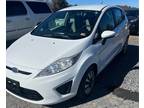 2013 Ford Fiesta White, 82K miles