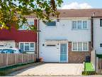 3 bedroom terraced house for sale in Rochester Way, Basildon, SS14