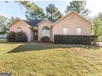 201 Gleneagle Dr, Byron, GA 31008