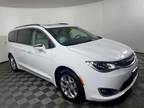 2017 Chrysler Pacifica White, 88K miles