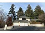 8830 Ne 28th St, Clyde Hill, Wa 98004