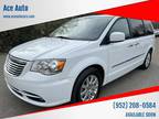 2015 Chrysler town & country White, 67K miles