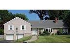 Comfortable Home. 6 Oakstwain Rd, Scarsdale, Ny 10583