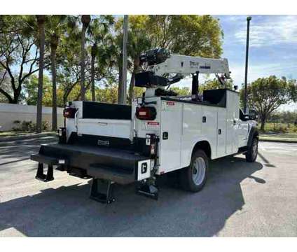 2022 Ford F-450 Super Duty XLT is a White 2022 Ford F-450 Truck in Miami FL