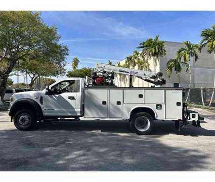 2022 Ford F-450 Super Duty XLT is a White 2022 Ford F-450 Truck in Miami FL
