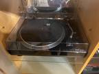 Music Hall US-1 Turntable with Cartridge. Built in Preamp. Excellent!