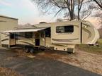2016 Cruisers 5th Wheel Front Living 4/Slides Like New