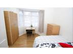 Rent a room of m² in London (124 Old Oak Common Lane, London, W3 7DN