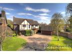 5 bedroom detached house for sale in Hove Close, Hutton, CM13
