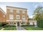 5 bedroom detached house for sale in Willoughby Lane, Bromley, Kent, BR1