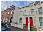Rent a 5 bedroom house of m² in Belfast (32 Magdala Street, Botanic Avenue