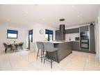 4 bedroom detached house for sale in Kent Road, Pudsey, West Yorkshire -
