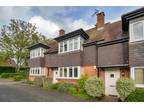 2 bedroom terraced house for sale in Woodstock Court, Winchester, SO22