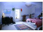 Rent a 9 bedroom house of m² in Leeds (6 Moorland Road, Hyde Park, Leeds