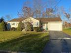 17 Pineview Dr, East Haven, CT 06512