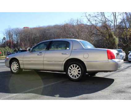 2007 Lincoln Town Car for sale is a Silver 2007 Lincoln Town Car Car for Sale in Stafford VA