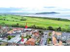 2 bedroom flat for sale in Uphill Road North, Weston-Super-Mare - SUPERB