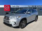 2017 Toyota Highlander Silver, 63K miles