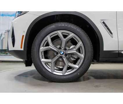 2024 BMW X4 xDrive30i is a White 2024 BMW X4 xDrive30i SUV in Lake Bluff IL