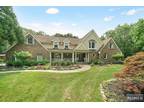 884 Meadow Ln, Franklin Lakes, NJ 07417