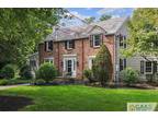 2 Ridge Ln, Colonia, NJ 07067