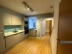 2 bedroom terraced house for rent in Davenfield Grove, Manchester, M20
