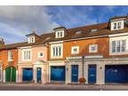 4 bedroom town house to rent in Broad Street, Alresford, Hampshire