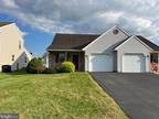 478 Daisy Dr, New Holland, PA 17557