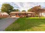 105 Woodlawn Dr, Willow Street, PA 17584