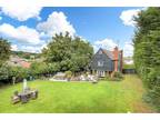 5 bedroom detached house for sale in Greens Farm Lane, Billericay