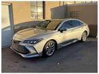 2019 Toyota Avalon Hybrid XLE