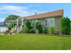 26 W BELLE TERRE AVE, Lindenhurst, NY 11757 Single Family Residence For Sale