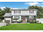 9 W FARMS LN Commack, NY