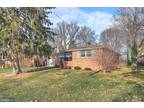 2856 Eastwood Dr, York, PA 17402