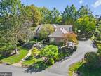 2138 Waterford Dr, Lancaster, PA 17601
