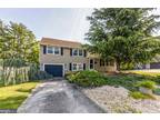 262 Southview Dr, Delran, NJ 08075