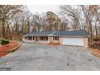 18310 Woodland Dr, Triangle, VA 22172