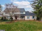 4880 Meadowview Dr, Macungie, PA 18062
