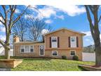 18907 White Oak Dr, Triangle, VA 22172