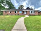 1098 Riverview Dr, Florence, NJ 08518