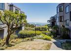 Beautiful condo with a Bay view! Close to 3 City Parks!
