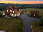 724 Slonaker Ln, Martinsburg, WV 25405