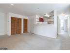 302 S 10th St #2, Philadelphia, PA 19107