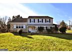 725 Inverness Dr, Horsham, PA 19044