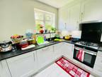 2 bedroom flat for sale in Goldings Hill, Loughton, Esinteraction, IG10