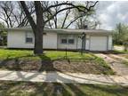 Single Family Residence, Traditional - Arlington, TX 1300 E Inwood Dr