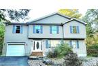 107 Crestwood Dr, Mount Pocono, PA 18344